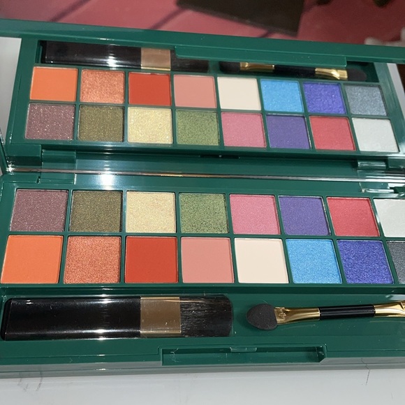 NWT. Avon fmg Mega Palette. - Picture 2 of 5